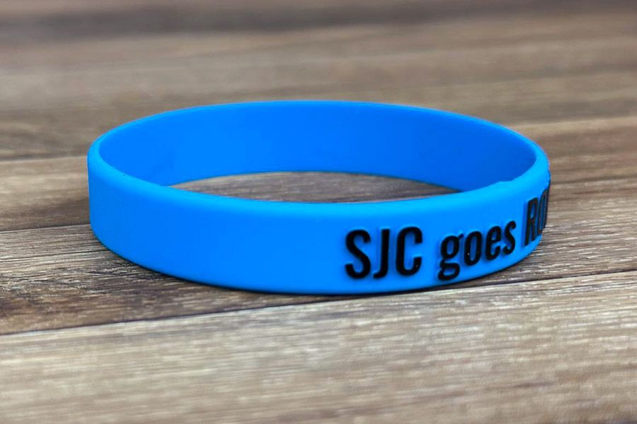 siliconen polsbandjes met hogerliggende bedrukking in kleur